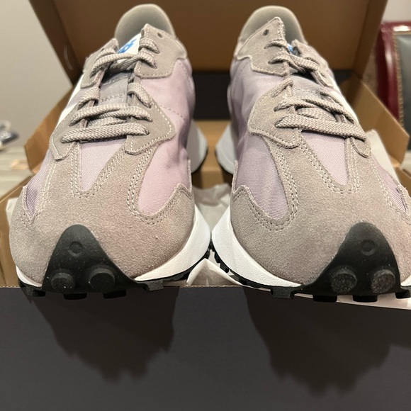 BNWT New Balance 327. Size 10.5. TARRIF FREE - Picture 6 of 7